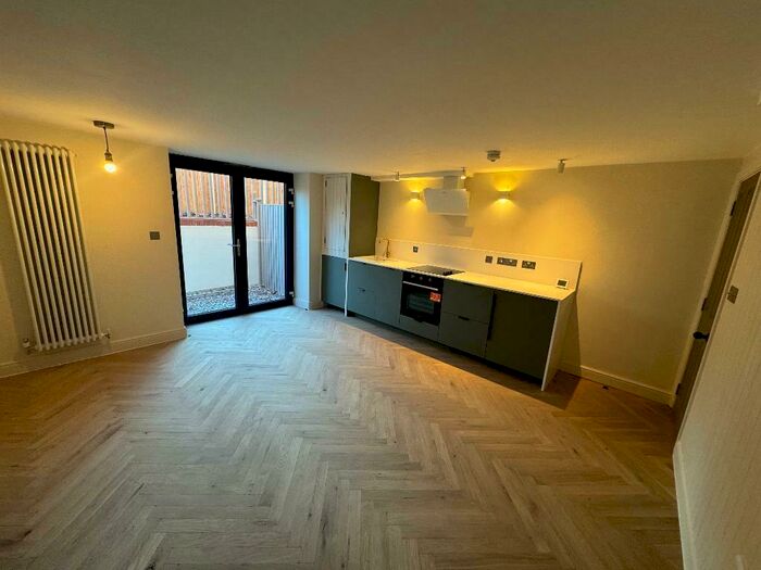 2 Bedroom Apartment To Rent In Wilbraham Road, Manchester, M16