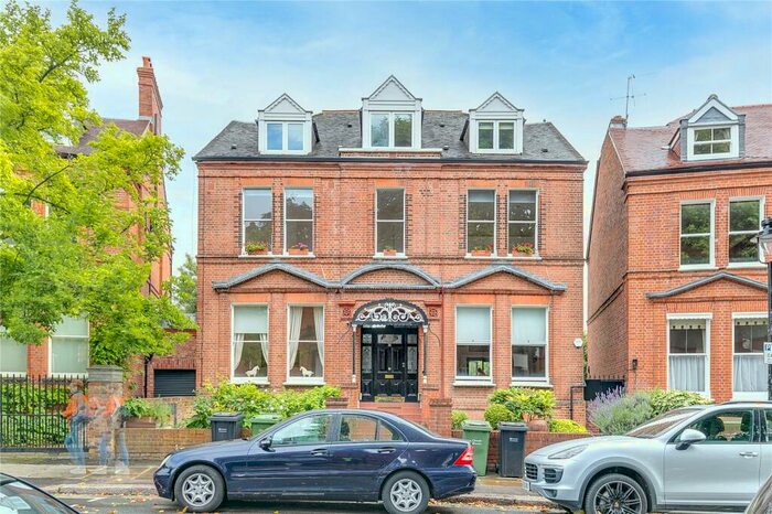 3 Bedroom Flat To Rent In Hampstead Hill Gardens, Hampstead, NW3