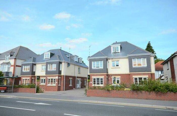 2 Bedroom Flat To Rent In Holdenhurst Road, Bournemouth, BH8