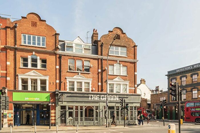 2 Bedroom Flat To Rent In Uxbridge Road, Shepherds Bush, W12