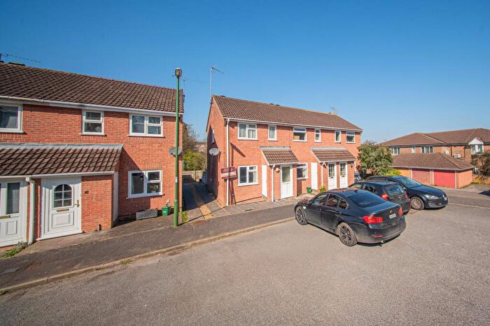 2 Bedroom End Of Terrace House For Sale In Walnut Park, Haywards Heath, RH16