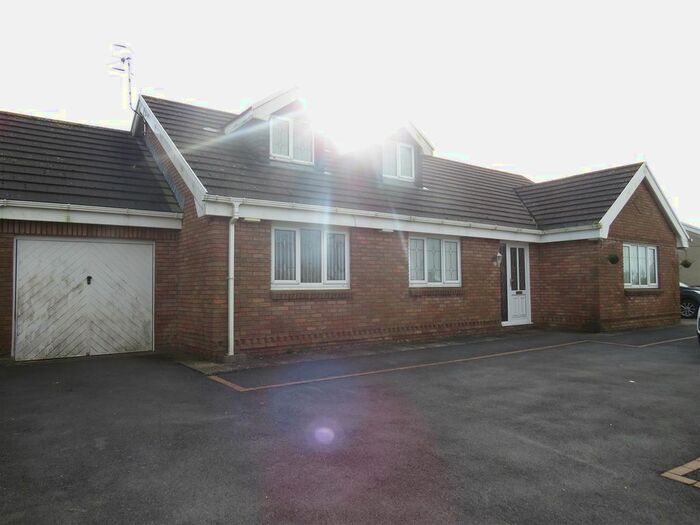 5 Bedroom Detached Bungalow To Rent In Felinfoel, Llanelli, SA14