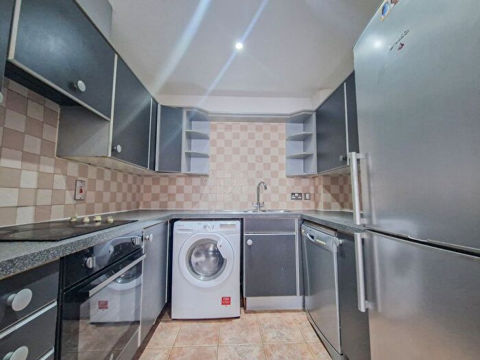 1 Bedroom Flat To Rent In Flat Spectrum Tower, - Hainault Street, Ilford, Essex, Gz, Uk, IG1