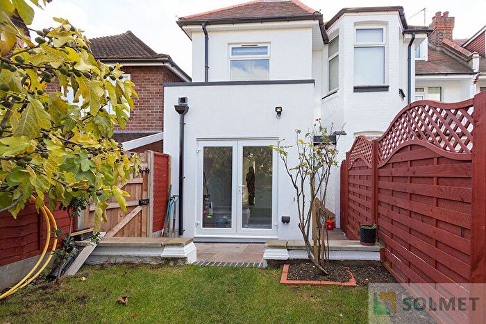 2 Bedroom Maisonette To Rent In Dollis Hill Lane, Dollis Hill, London, NW2