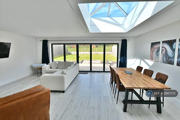 4 Bedroom Bungalow To Rent In The Vineries, Wimborne, BH21