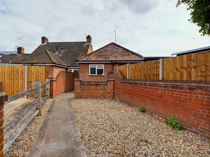 1 Bedroom House To Rent In Chertsey, Surrey, KT16
