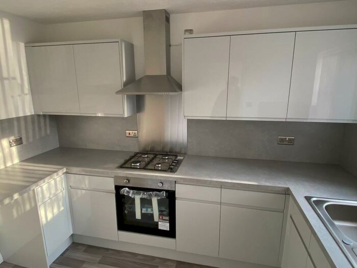 3 Bedroom Detached House To Rent In Lakeside - Roundhill Court, DN4