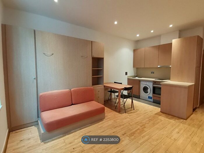 Studio To Rent In Bromyard House, London, W3