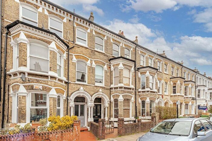 2 Bedroom Flat To Rent In Mayflower Road, London, SW9