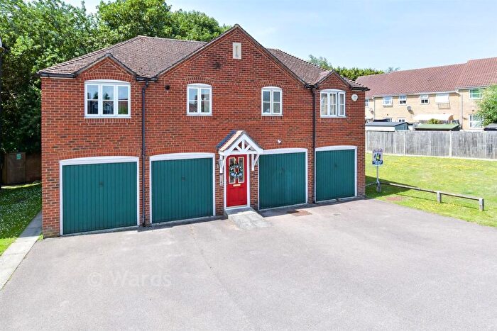 2 Bedroom Coach House For Sale In Haydon Close, Maidstone, Kent, ME16