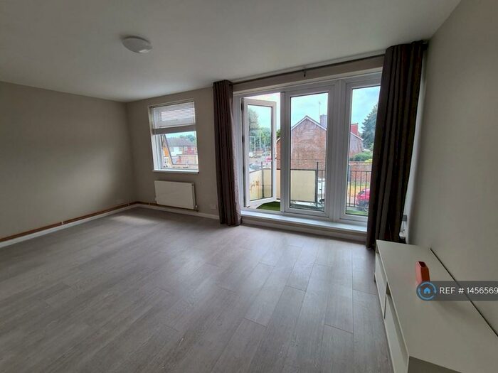 2 Bedroom Flat To Rent In Cheshunt, Waltham Cross, EN8