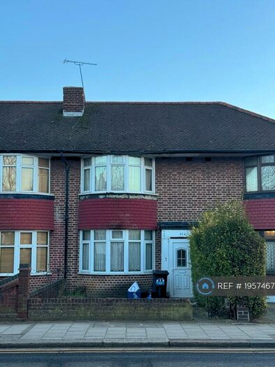 3 Bedroom Terraced House To Rent In New North Road, Ilford, IG6