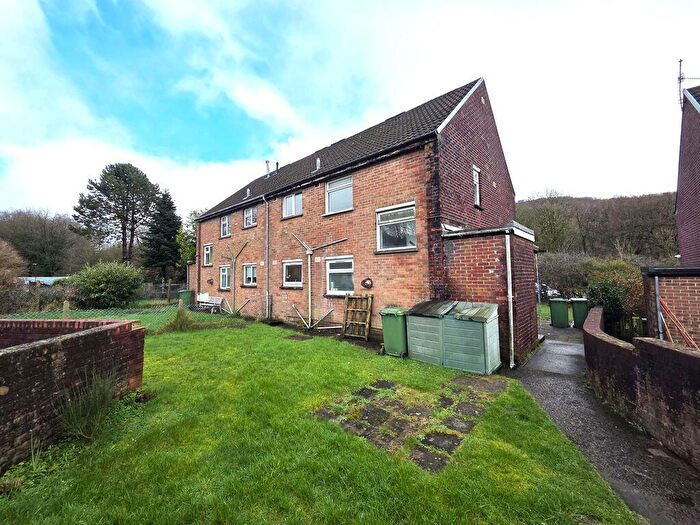 1 Bedroom Flat For Sale In Graig View, Cardiff, CF15