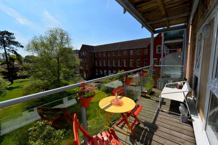 2 Bedroom Flat To Rent In James Weld Close, Southampton, SO15