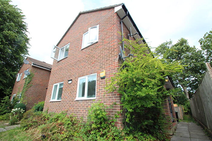 2 Bedroom Flat To Rent In Chiltern Close, Croydon, CR0