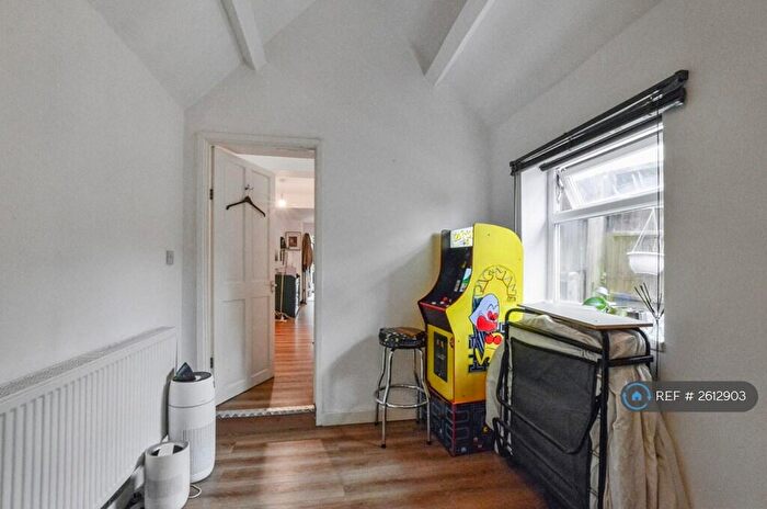 1 Bedroom Bungalow To Rent In Gibbs Square, London, SE19