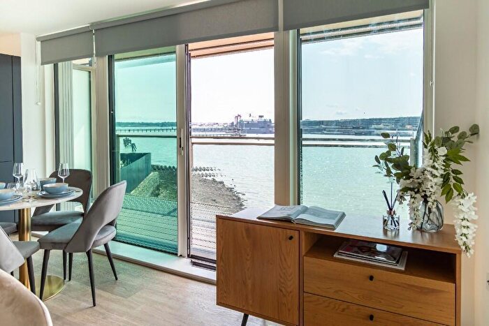 2 Bedroom Apartment To Rent In Centenary Plaza, Southampton, Hampshire, SO19