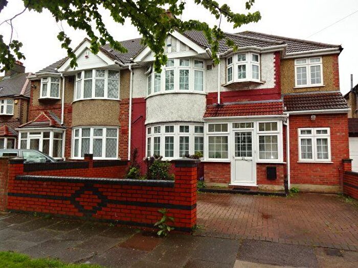 4 Bedroom Semi-Detached House To Rent In Heston, Middlesex, TW5