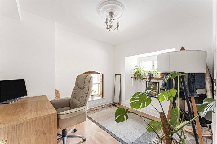 2 Bedroom Apartment For Sale In Albion Yard, Whitechapel Road, London, E1 - Photo 5