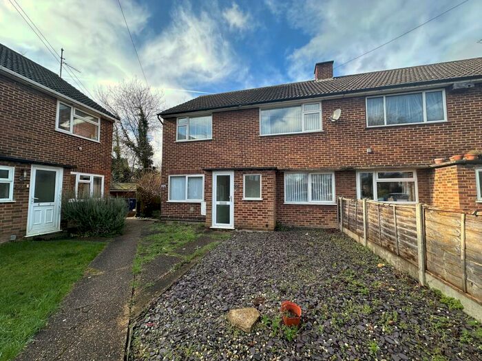 2 Bedroom Flat For Sale In Howard Close, Cambridge, CB5
