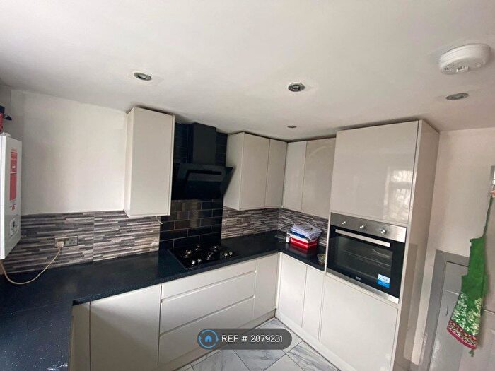 2 Bedroom Flat To Rent In Jersey Road, Middlesex, TW3