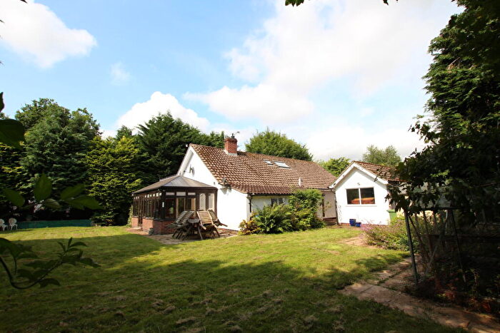 3 Bedroom Detached House For Sale In Upper Basildon, Reading, Berkshire, RG8