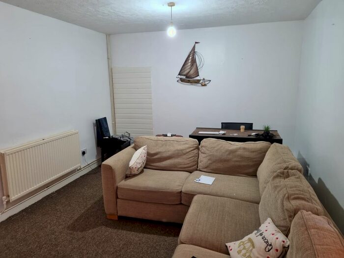 1 Bedroom Flat To Rent In Caldmore Road, Walsall, WS1