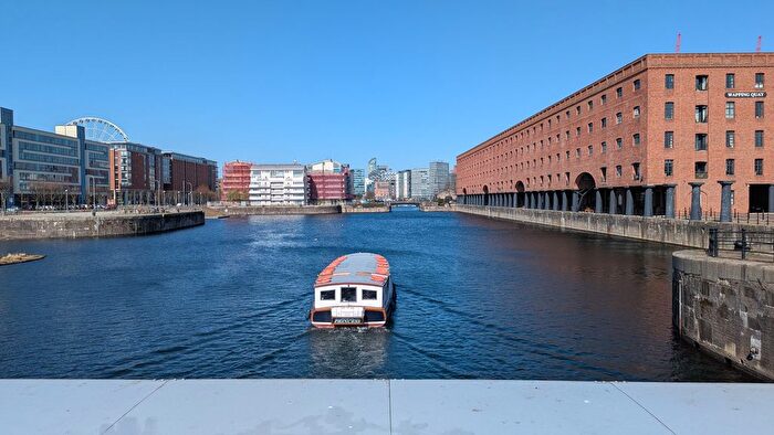 2 Bedroom Flat To Rent In Apartment A Dockside, Keel Wharf, L3
