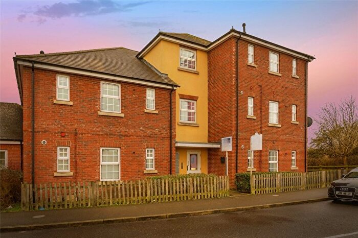 2 Bedroom Flat For Sale In Clivedon Way, Aylesbury, Buckinghamshire, HP19
