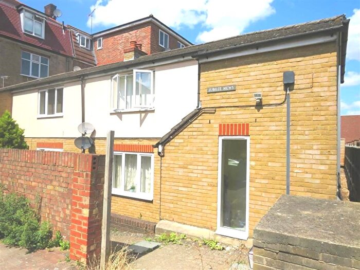 Studio To Rent In Jubilee Avenue, Twickenham, TW2