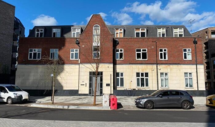 2 Bedroom Apartment To Rent In Felton Street, London, N1