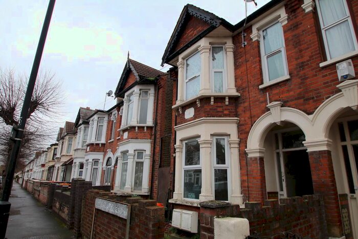 3 Bedroom Flat To Rent In Central Park Road, East Ham E6
