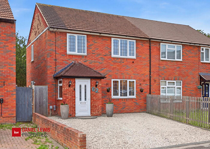 3 Bedroom Semi Detached House For Sale In Roydon Close, Loughton, IG10
