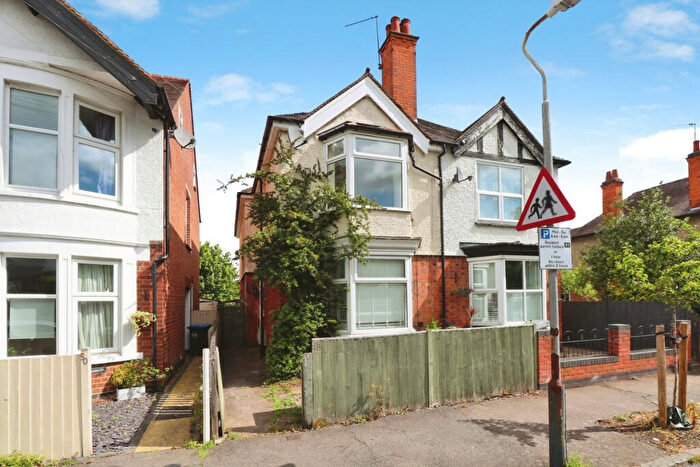 3 Bedroom Semi Detached House For Sale In Lancaster Road, Rugby, CV21