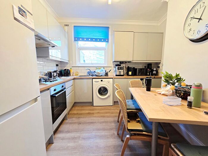 3 Bedroom Flat To Rent In Southwark Bridge Road, London Bridge, SE1