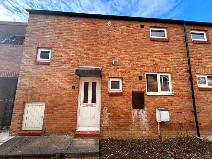3 Bedroom Terraced House To Rent In The Gelt, Bedford, MK41
