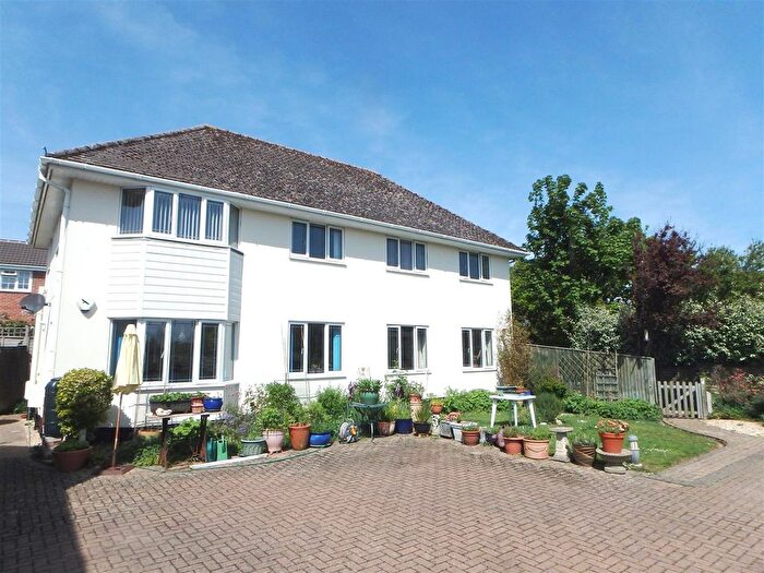 3 Bedroom Flat To Rent In The Grove, Grove Road, Barton On Sea, BH25