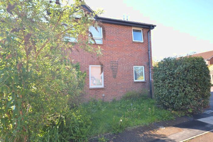 Studio To Rent In Lymington, Hampshire, SO41