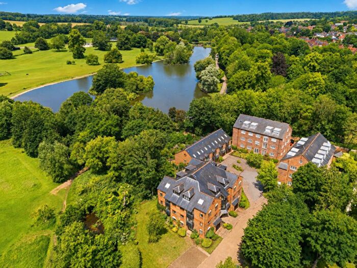 2 Bedroom Apartment For Sale In Abbey Mill Lane, St. Albans, Hertfordshire, AL3