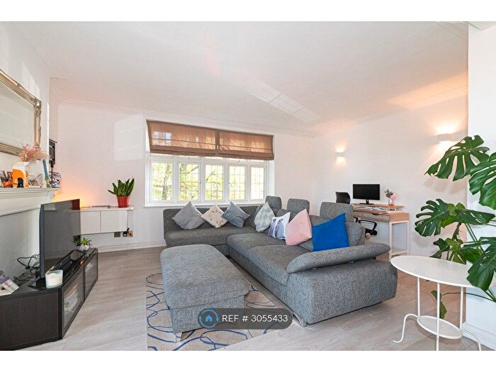 3 Bedroom Flat To Rent In Wendover Court, London, NW2