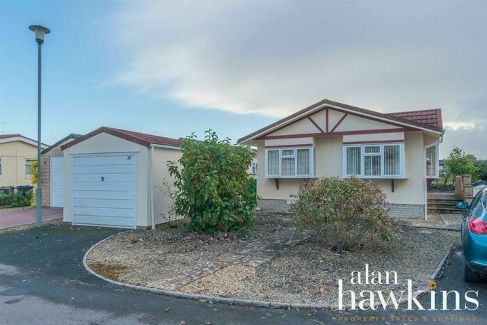 2 Bedroom Park Home For Sale In Lillybrook Estate, Lyneham, SN15