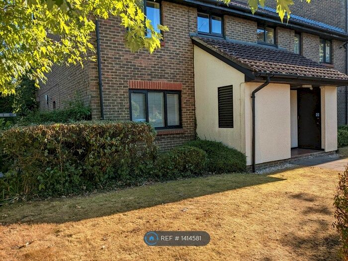 Studio To Rent In Rickwood, Horley, RH6