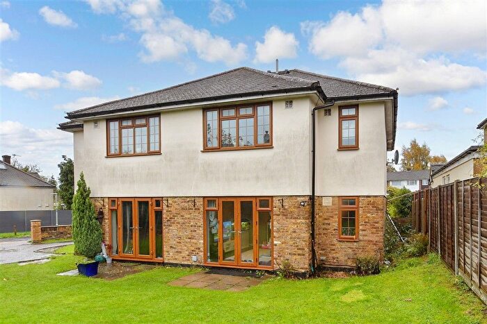 2 Bedroom Flat For Sale In Brighton Road, Lower Kingswood, Tadworth, Surrey, KT20