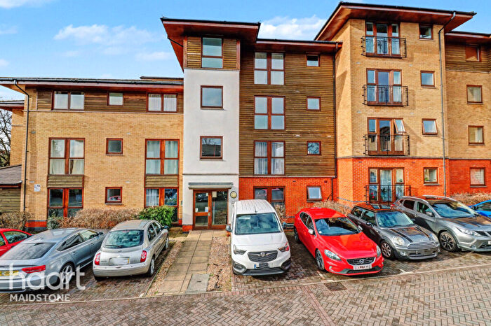 2 Bedroom Apartment For Sale In Coral Park, Maidstone, ME14