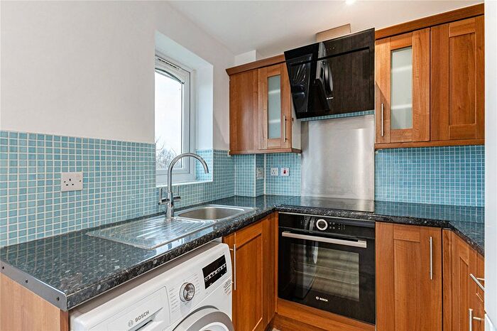 1 Bedroom Flat To Rent In Blackdown Close, East Finchley, N2