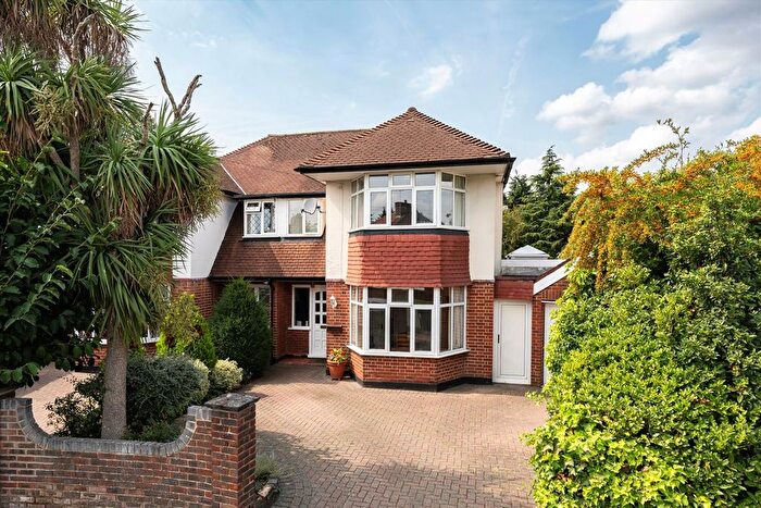4 Bedroom Semi-Detached House For Sale In Oxford Crescent, New Malden, KT3