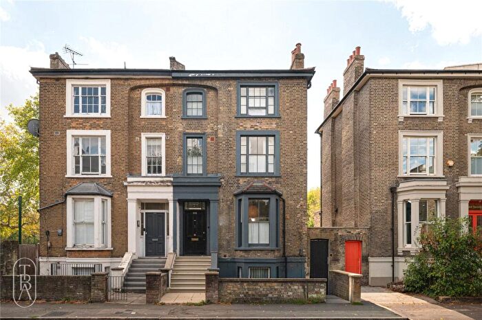 3 Bedroom Terraced House To Rent In Richmond Road, London, E8