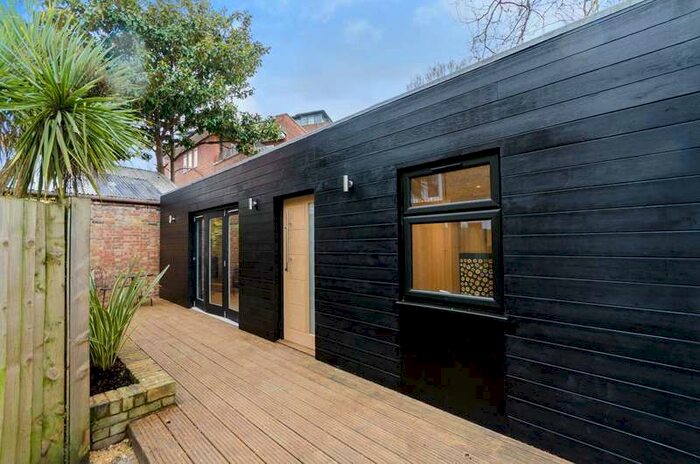 1 Bedroom Flat To Rent In Upper Richmond Road, Putney, SW15