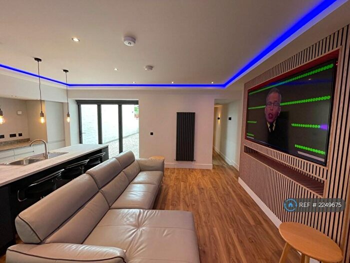 3 Bedroom Flat To Rent In Pppw Fern Avenue, Newcastle Upon Tyne, NE2