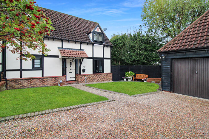 3 Bedroom Semi-Detached House For Sale In The Firle, Langdon Hills, SS16